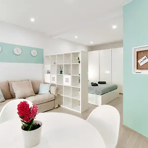 Apartment Hostini Como- Downtown 