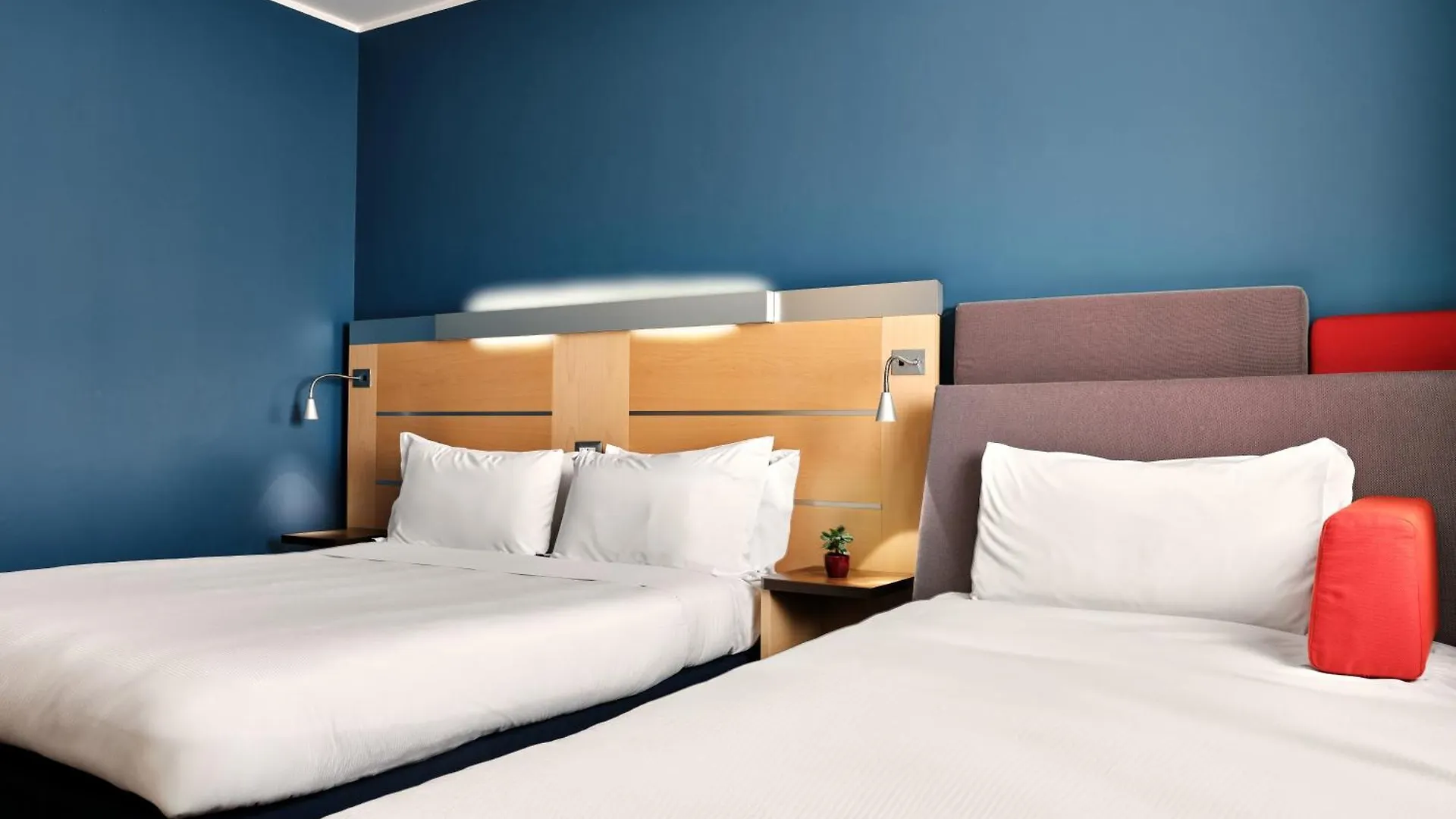 Holiday Inn Express Milan-Malpensa Airport By Ihg Somma Lombardo 3*,