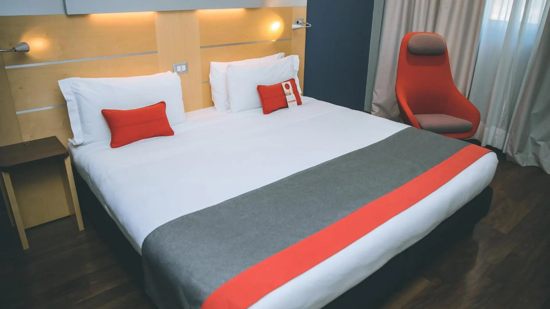 Holiday Inn Express Milan-Malpensa Airport By Ihg Somma Lombardo