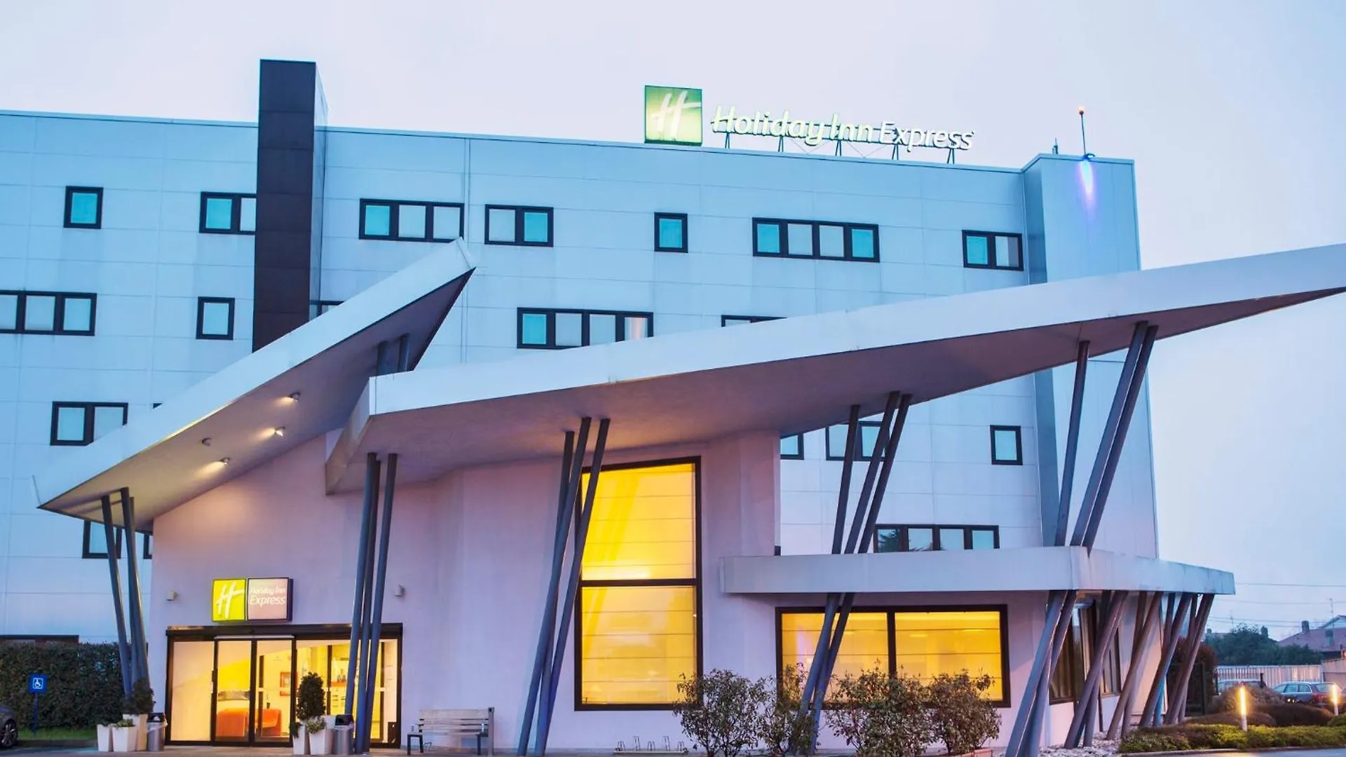 *** Hotel Holiday Inn Express Milan-Malpensa Airport By Ihg Somma Lombardo Italy