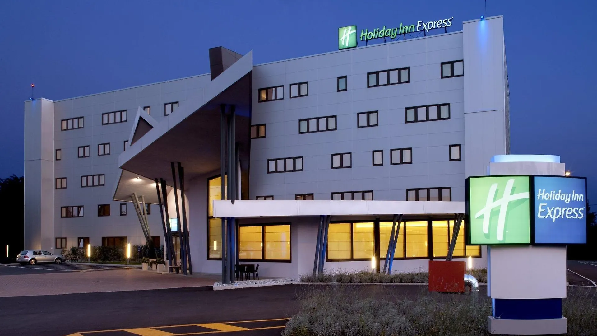 *** Hotel Holiday Inn Express Milan-Malpensa Airport By Ihg Somma Lombardo Italy